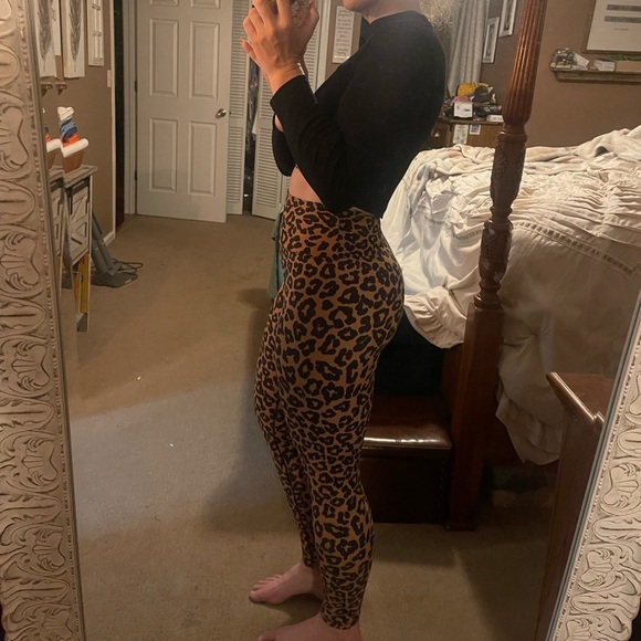 Leopard Twist Top and Piper Legging set - Picture 7 of 13